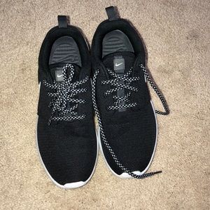 Size 5.5 Nike Roche